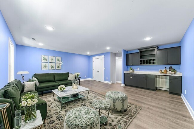 Building Photo - 601 Joyce Ave