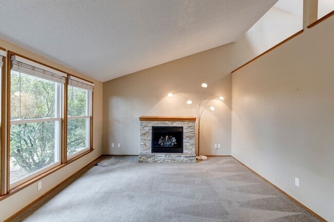 Building Photo - Cozy 4 Bed 3 Bath Home Center of Oak Harbor