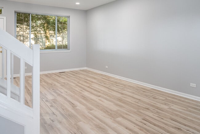Building Photo - 3083 Anton Dr