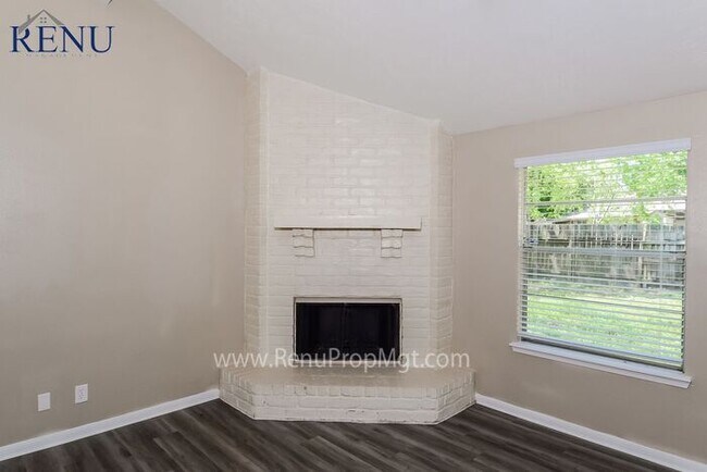 Building Photo - AVAILABLE NOW FOR A SELF GUIDED TOUR!
