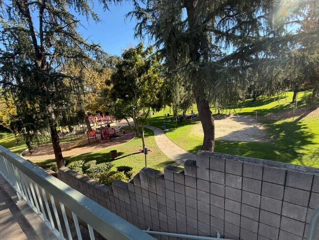 Building Photo - 330 N Chapel Ave