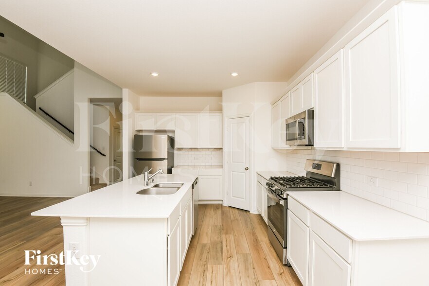 Building Photo - 2512 Northcote Dr