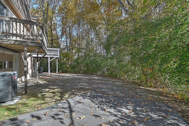 Building Photo - 254 Wildwood Dr