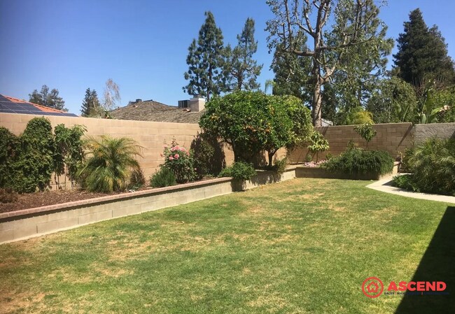 Building Photo - FULLY FURNISHED, Beautiful Home Located In...