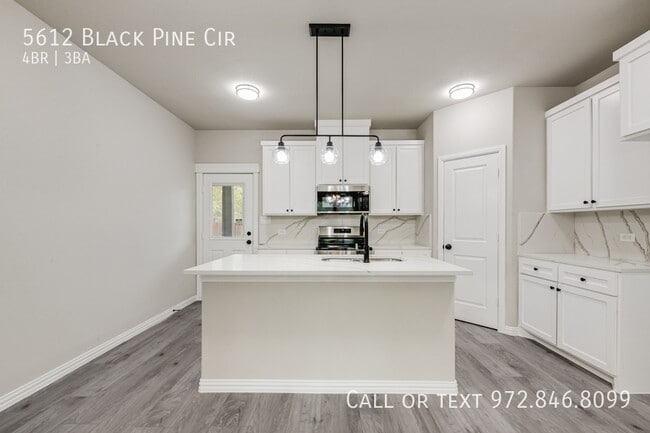Building Photo - 5612 Black Pine Cir