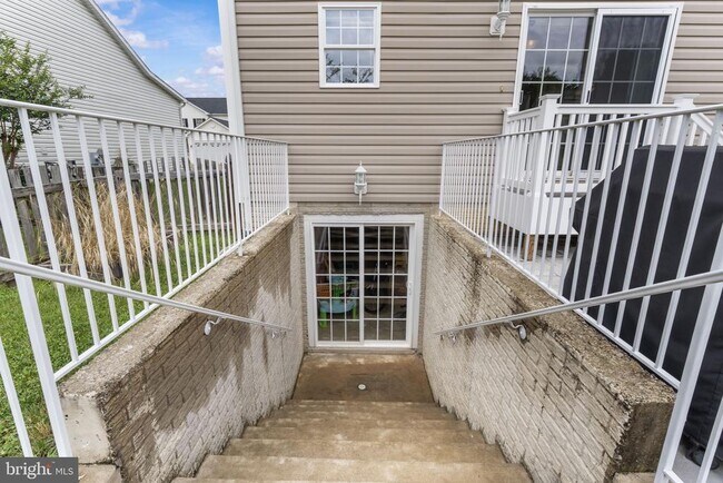 Building Photo - 10 Everglades Ln