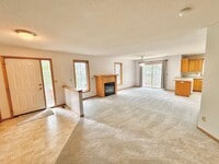 Building Photo - Fantastic 3 bed 3 bath townhome in Coon ra...