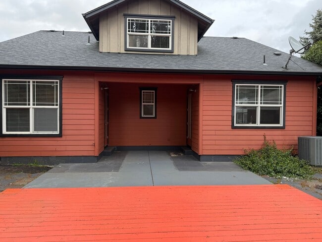 Building Photo - Beautiful 3 bedroom 2.5 bathroom house in a great neighborhood!