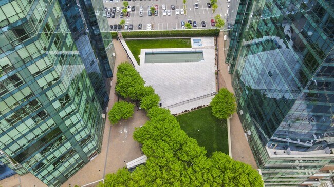 Building Photo - 77 HUDSON St