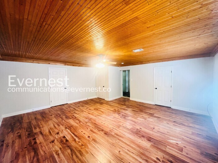 Building Photo - 114 Rollingwood Dr