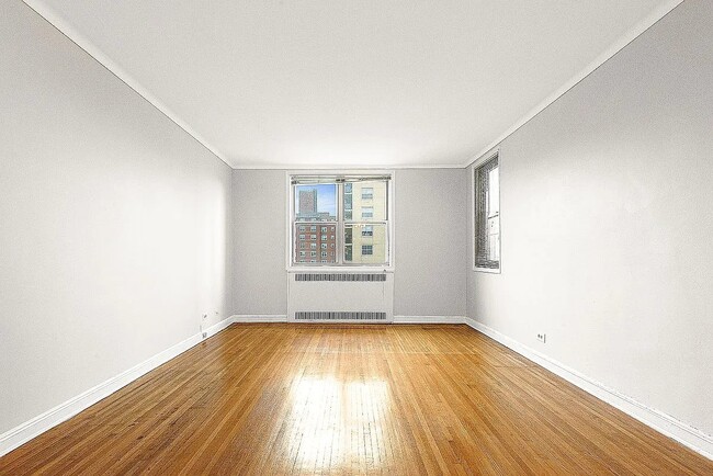 Building Photo - 110-35 72nd Rd