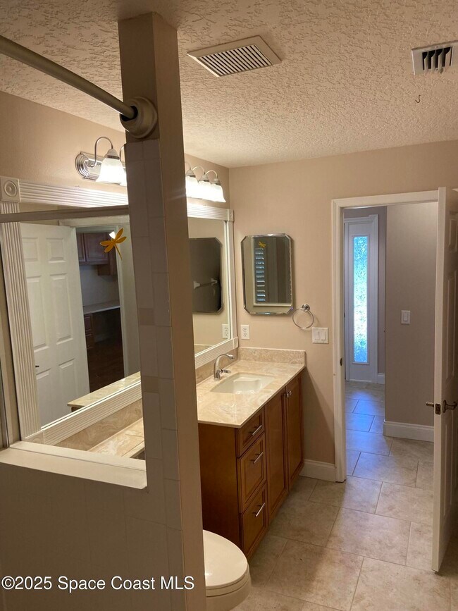 Building Photo - 1847 Abbeyridge Dr