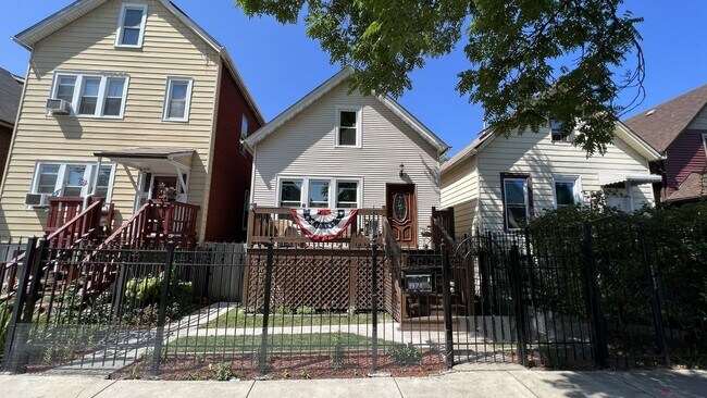 Building Photo - 1924 N St Louis Ave