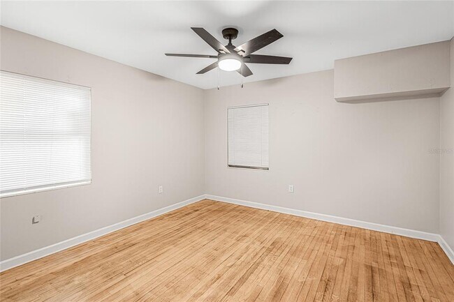 Building Photo - 1607 S Lakeview Ave