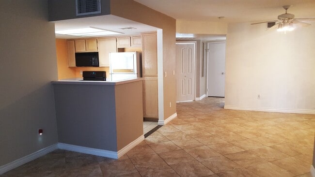 Building Photo - Three Bedroom Southwest Condo, Tile, Ground Floor