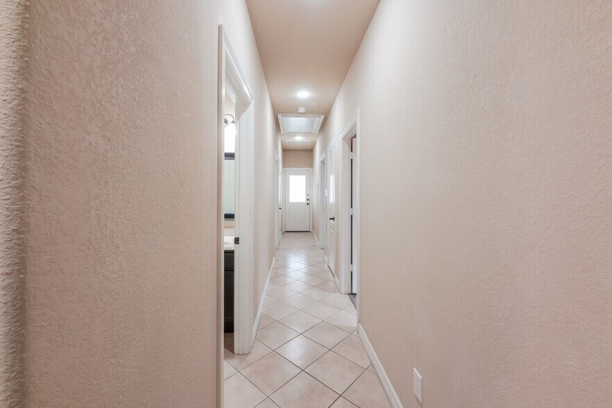 Building Photo - 23733 Briar Tree Dr