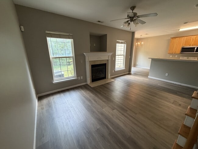 Building Photo - 6350 Morningview Ct