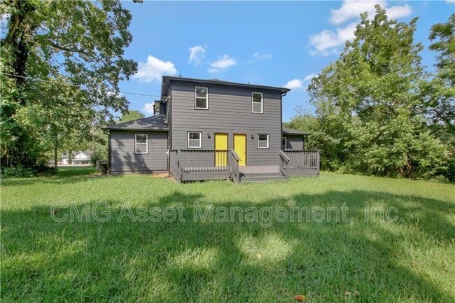 Building Photo - 551 Valley Hill Rd SE