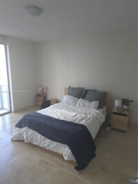 Building Photo - 1060 Brickell Ave