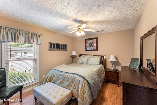 Building Photo - 519 Country Oaks Dr