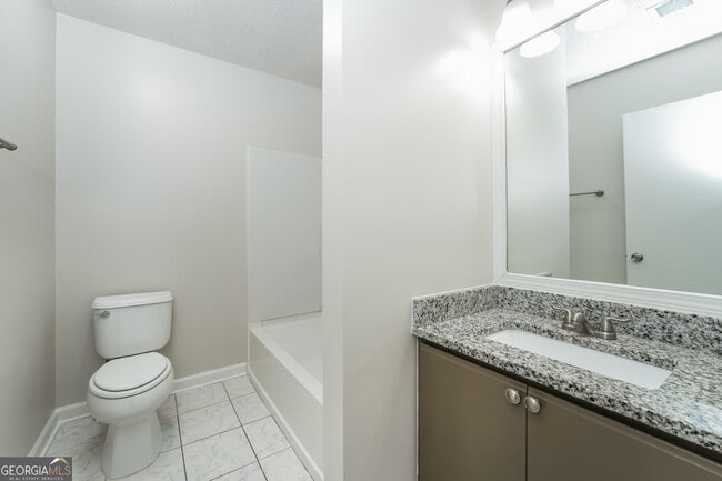 Building Photo - 5439 Farmview Close