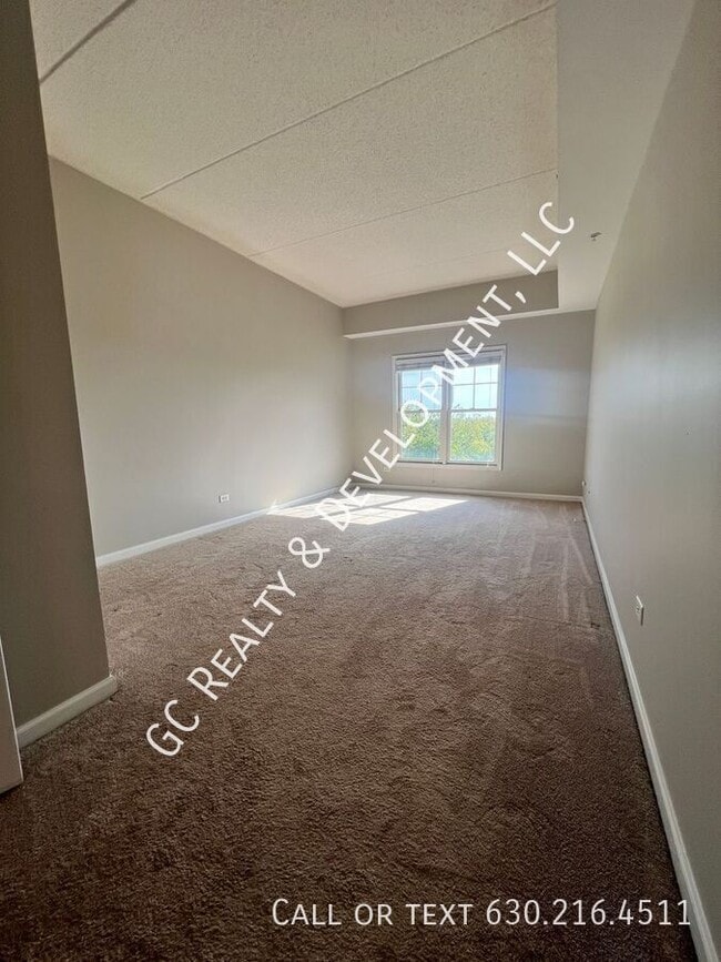 Building Photo - 125 Lakeview Dr