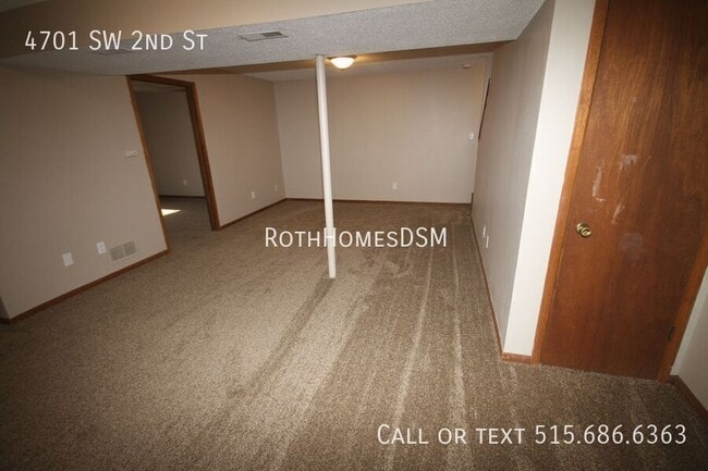 Building Photo - 4701 SW 2nd St