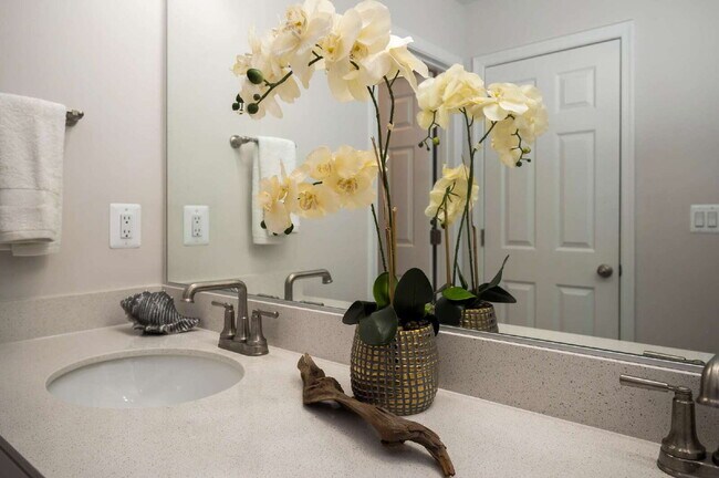 Building Photo - Spacious 3-Bedroom Rental in Sought-After ...