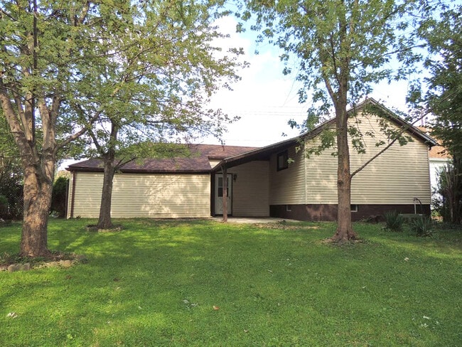 Building Photo - 3 Bed - 2 Full bath Ranch for Rent - Compl...