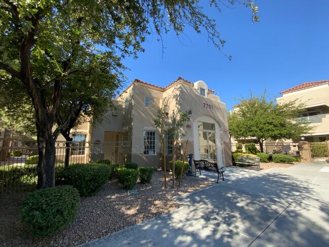 Building Photo - 2 Bed, 2 Bath, Condo with Pools, Fitness Center & Balcony located in Las Vegas, Nevada.