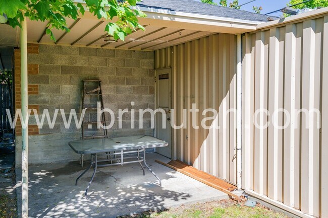 Building Photo - 30 W 1100 S