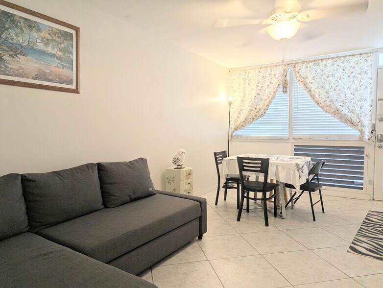 Building Photo - 425 Ena Rd