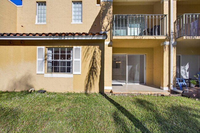 Building Photo - 1120 Lake Shore Dr