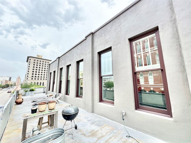 Building Photo - 219 22nd St