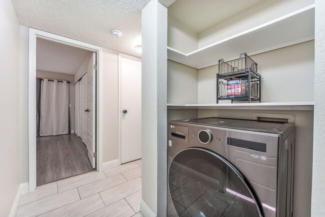 Building Photo - 4441 Rich Dr