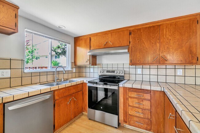 Building Photo - Move-In Ready Cambrian Gem – New Appliance...