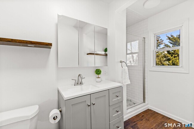 Building Photo - 44 Churchill St