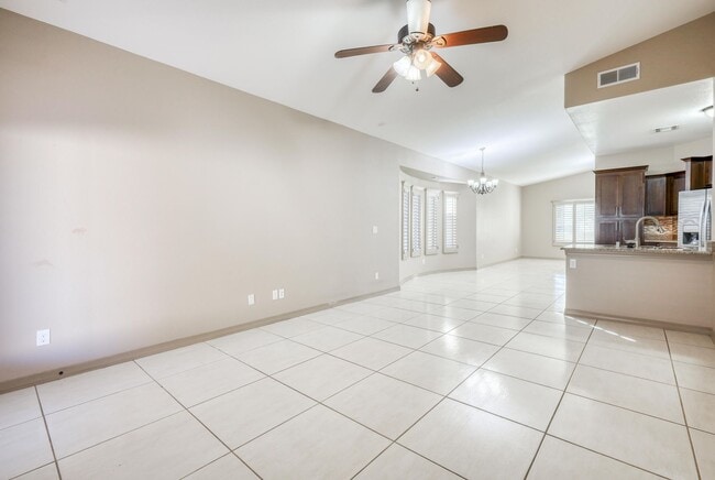 Building Photo - Beautiful 3 bed-2 baths home in 79911