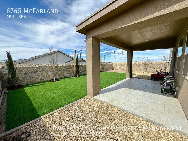 Building Photo - West El Paso 4 bed Refrig A/C with 3 car g...