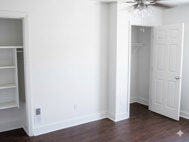 Building Photo - Luxury College Rental - South Side Flats