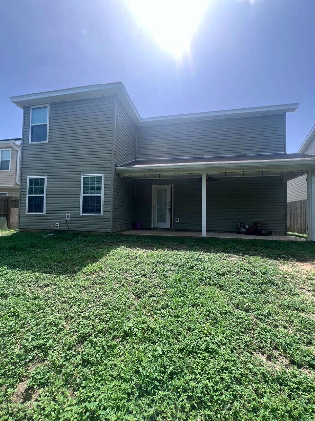 Building Photo - 426 Eisenhower Dr