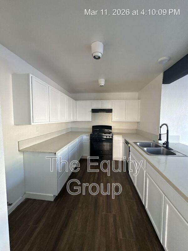 Building Photo - 1942 E Woodsville Ct