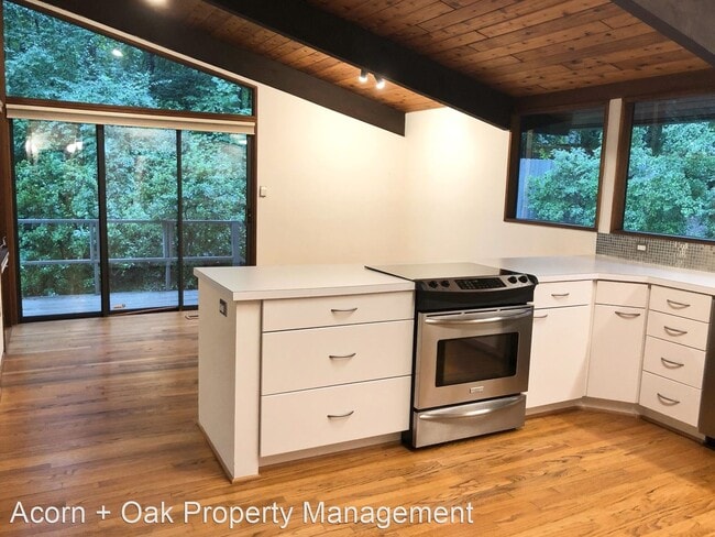 Building Photo - 4 br, 2.5 bath House - 25 Scott Place