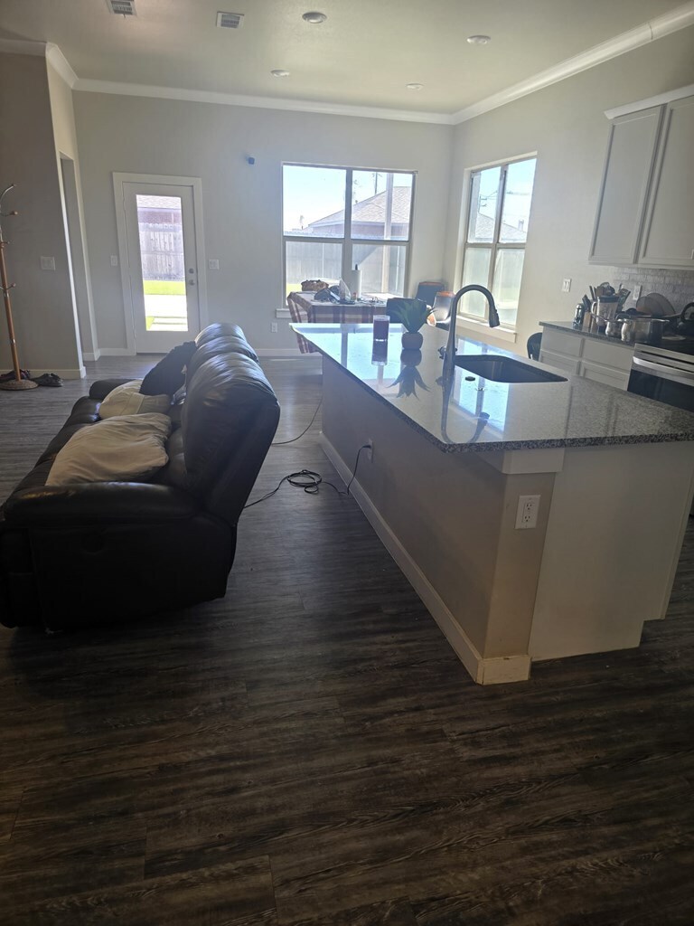 Building Photo - 1102 Canal St