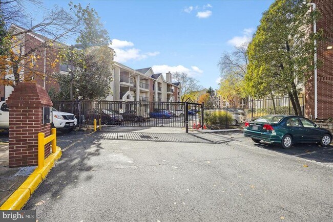 Building Photo - 3305 Wyndham Cir