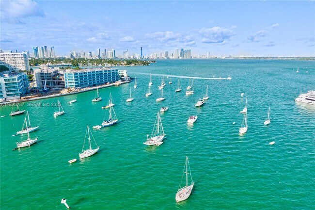 Building Photo - 1701 Sunset Harbour Dr