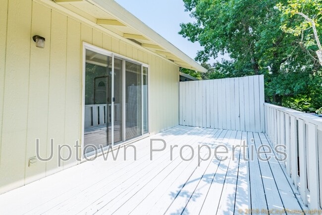 Building Photo - 3435 SW 125th Ave