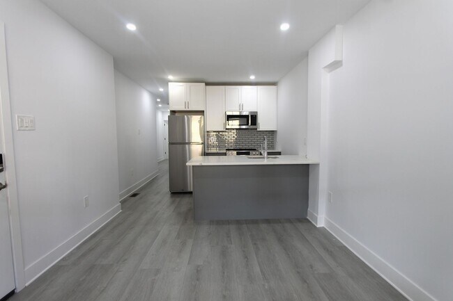 Building Photo - 103 E Coulter St