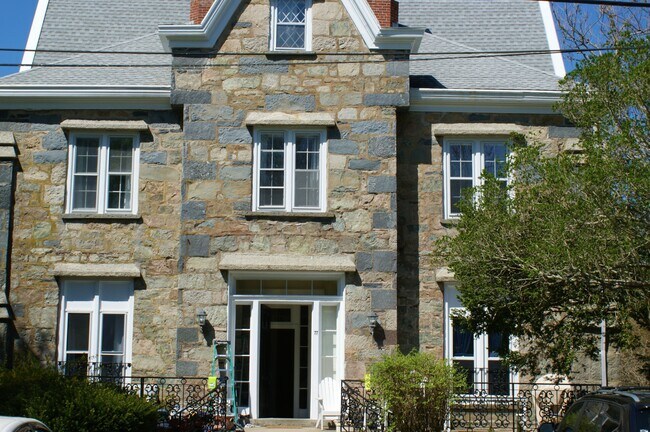 Beautiful home on Coggeshall Ave in anewport - 35 Coggeshall Ave