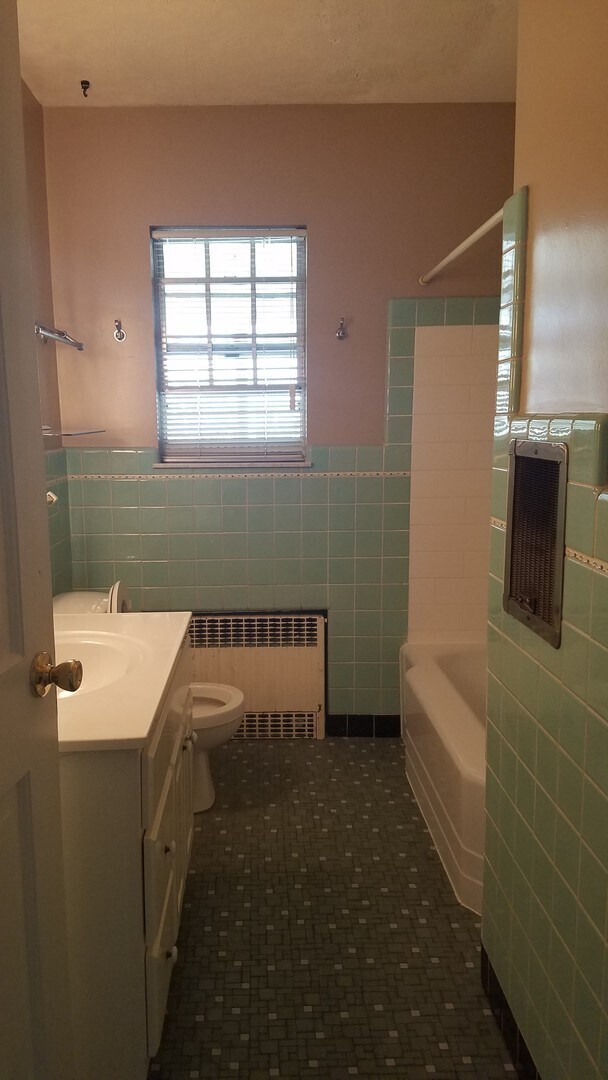 Building Photo - Charming Three-Bedroom Home Near University and Shopping - Available July 2026!